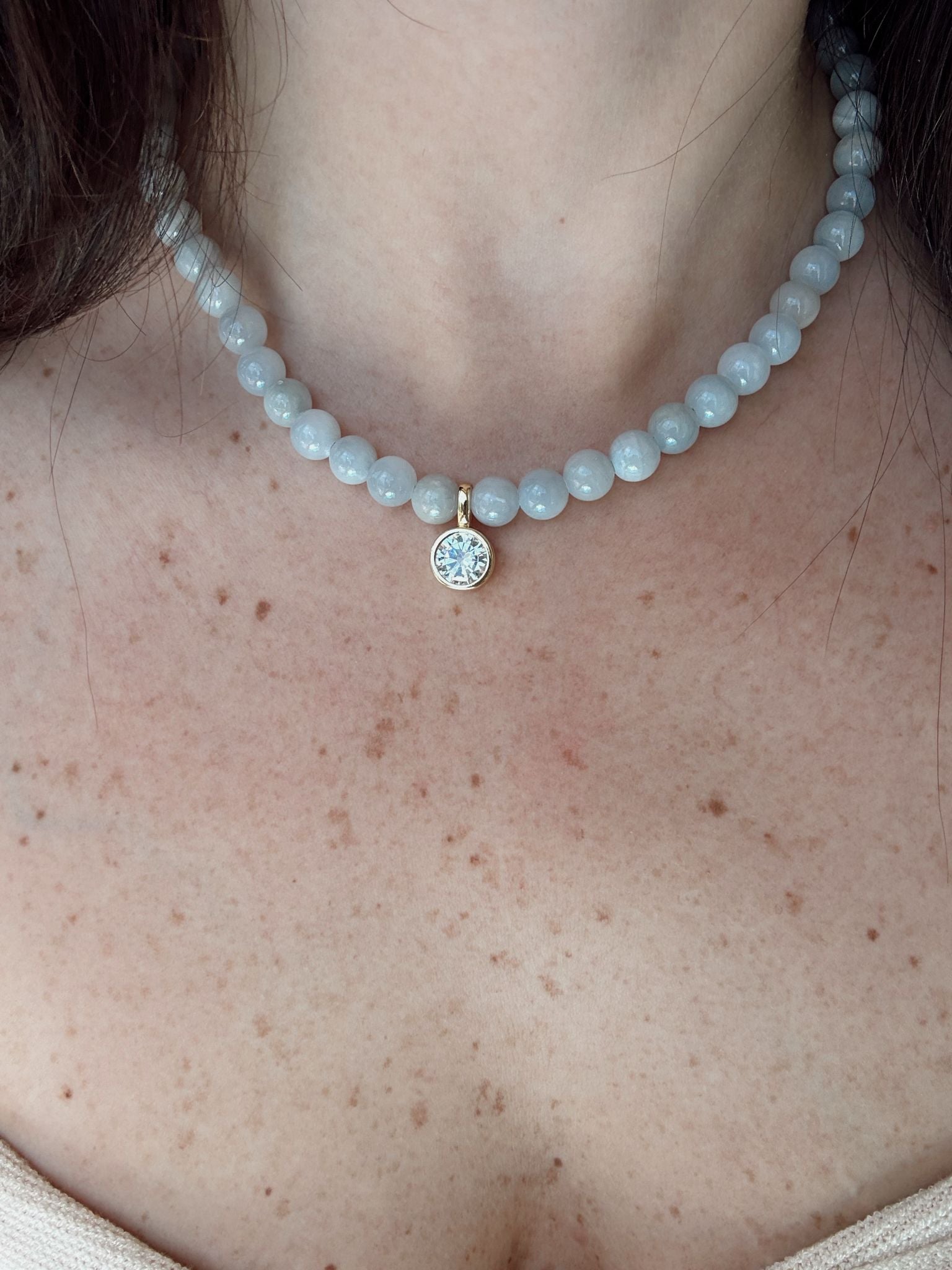 GREY GLOW NECKLACE